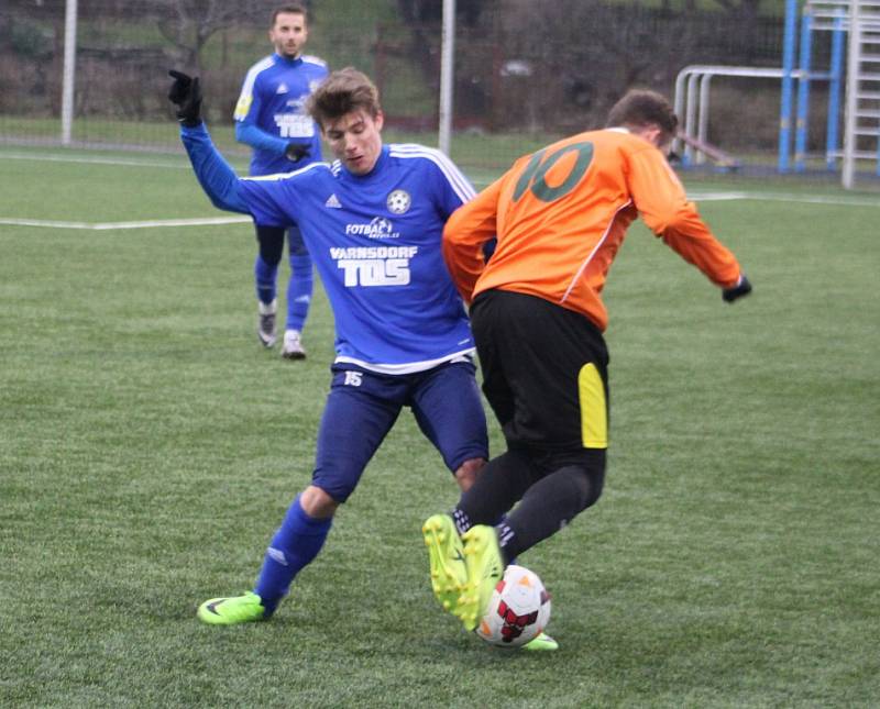 PRVNÍ PŘÍPRAVA. Varnsdorf (v modrém) porazil Litoměřicko 4:1.