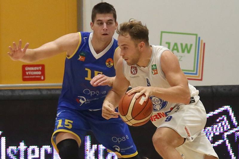 JASNÁ PORÁŽKA. Děčínští basketbalisté doma nestíhali, Opavě podlehli 63:87.