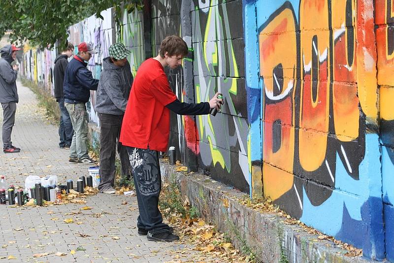 Čtyři nové obrazce pomocí sprejů „vykouzlili“ writeři v Děčíně.