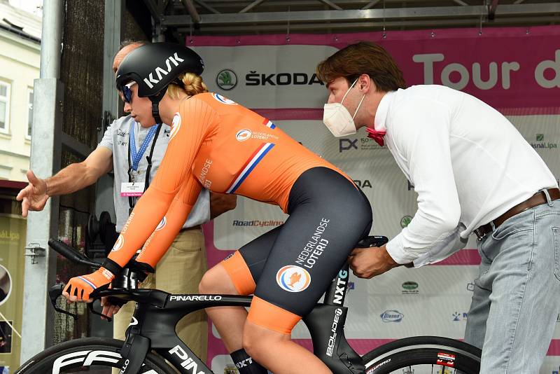 Letošní Tour de Feminin má za sebou první etapu. Čtvrteční časovku vyhrála Vittoria Bussi z Itálie.