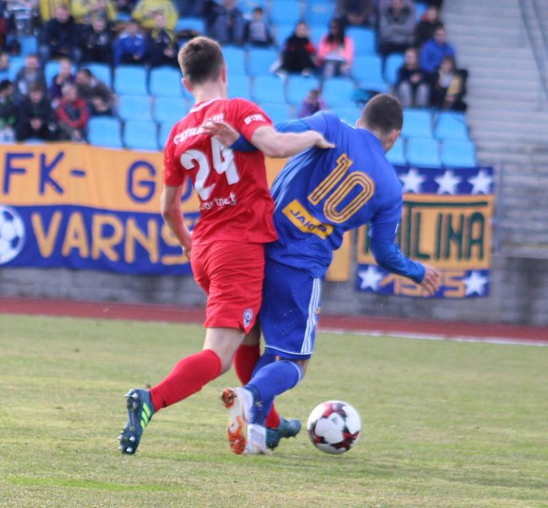 REMÍZA. Varnsdorf (v modrém) hrál s Vítkovicemi 0:0.