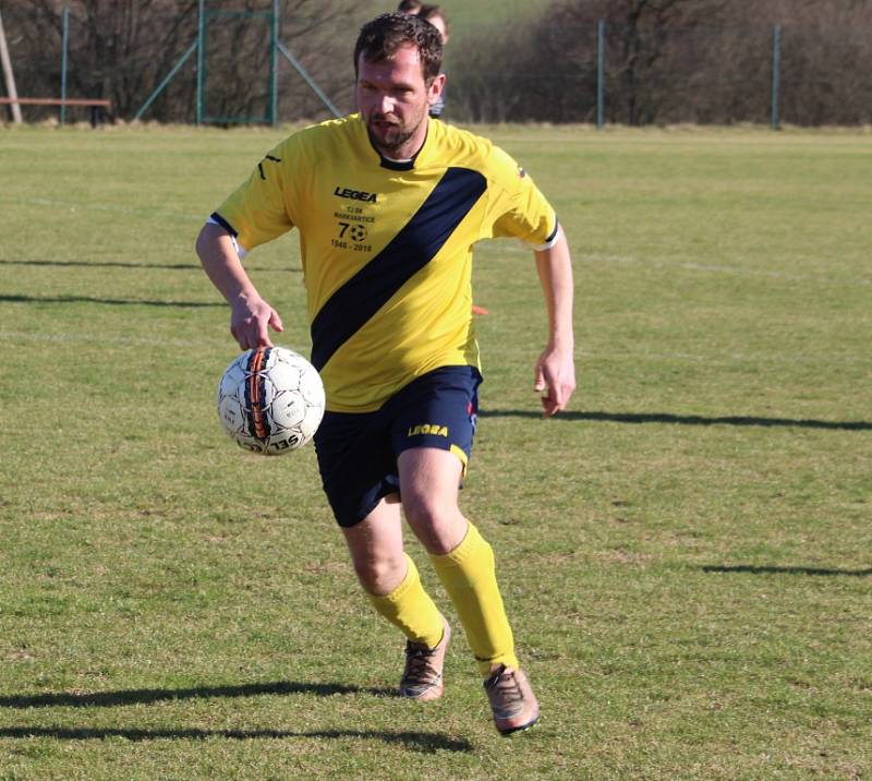 DOMA ZTRATILY Verneřice (v černém), které podlehly 0:1 Markvarticím.