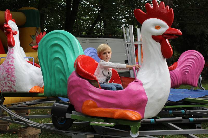 Mariánská pouť v Benešově nad Ploučnicí oživila okolí kostela.