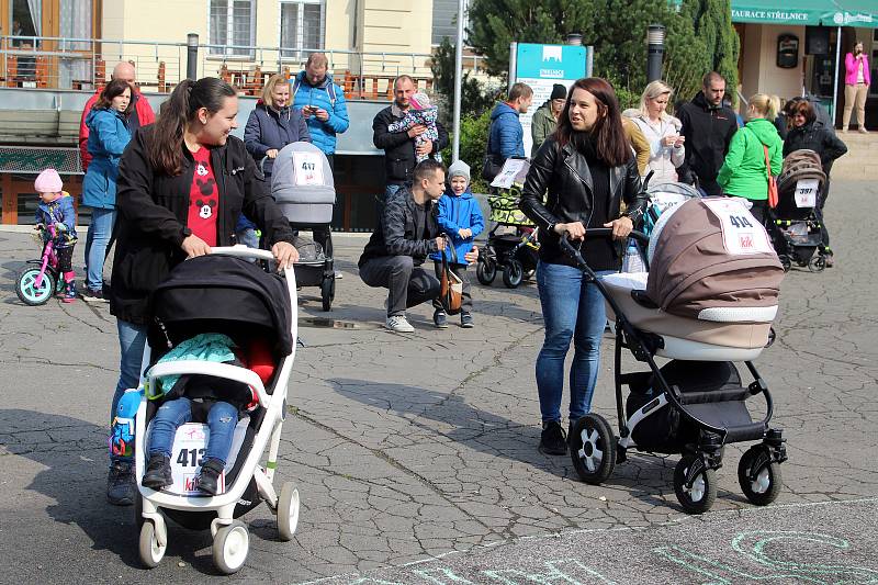 Závody kočárků na Střelnici v Děčíně.