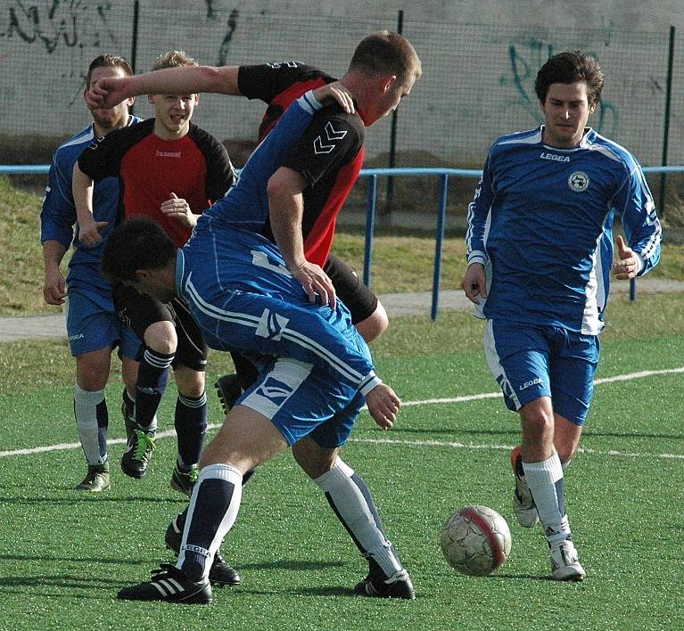 ČESKÁ KAMENICE (modré dresy) neoslnila a Srbicím podlehla 0:6.