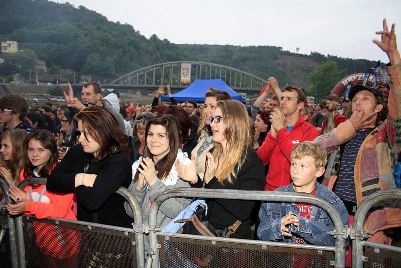 Tradiční součástí městských slavností v Děčíně je i hudební festival.