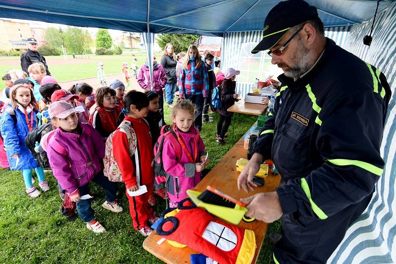 Záchranáři a policisté uspořádali dětem školení 