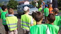 Řidiče kontrolovali basketbalisté spolu se školáci 