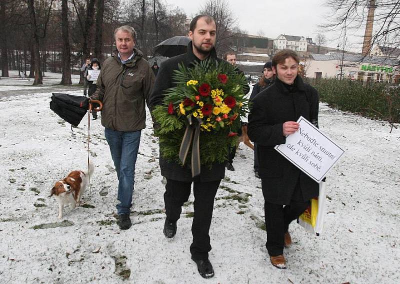 DĚČÍNSKÝ POHŘEB. Lidé se loučili se zámeckým parkem.