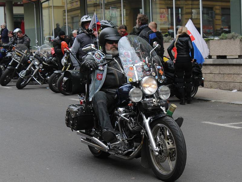 Motorkáři z několika evropských zemí projeli Děčínem.