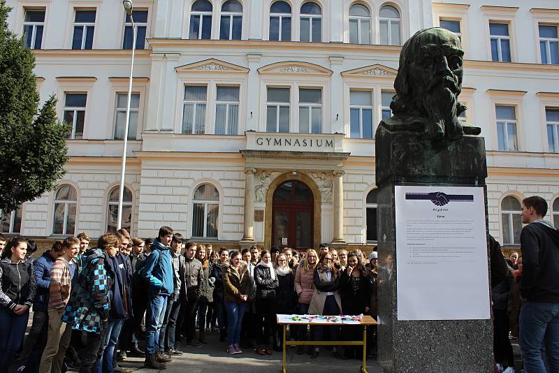 Protest VyjdiVen studentů děčínského gymnázia a obchodní akademie.