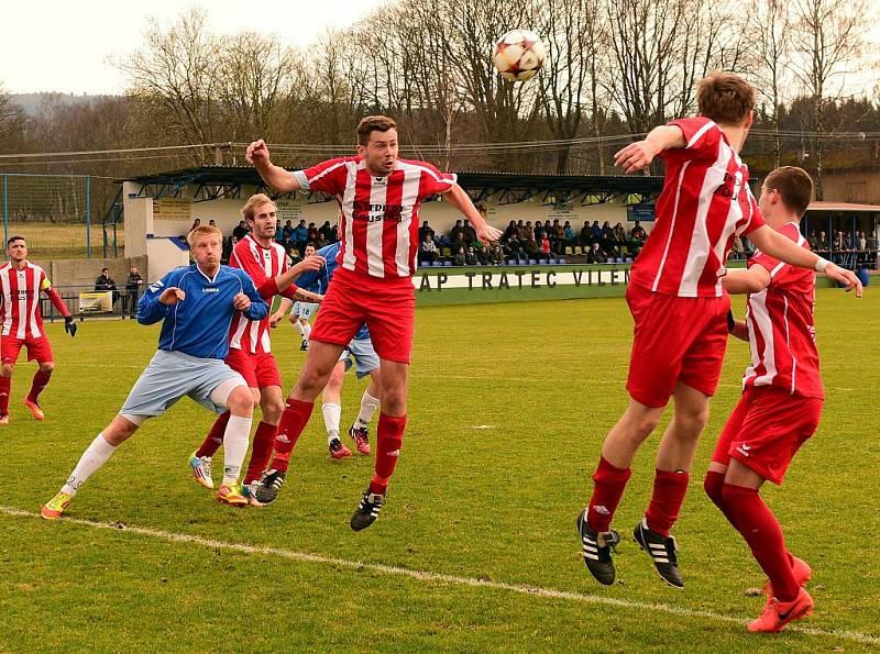 VILÉMOV (modré dresy) doma porazil Štětí 1:0.