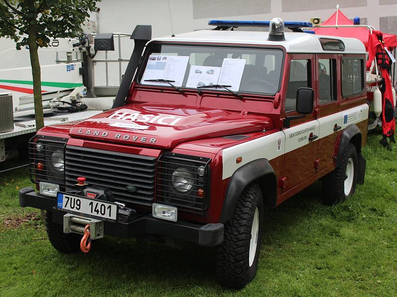 Hasiči ze Šluknova oslavili 150. výročí v zámeckém parku.