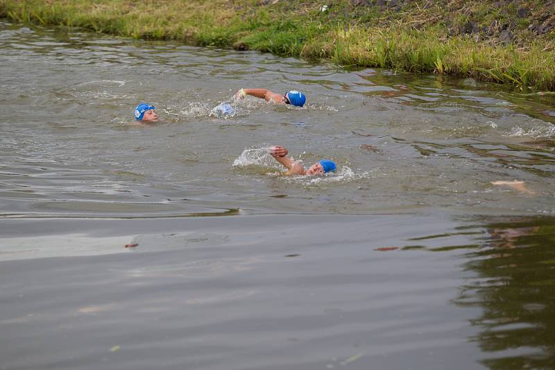 Na Houmrův triatlon dorazili závodníci všech věkových kategorií.