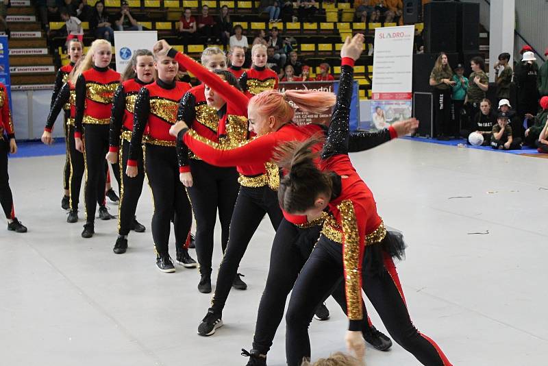 Na taneční soutěž Dance Děčín 2019 dorazily stovky malých tanečníků.