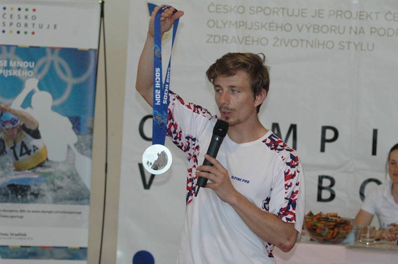 VERONIKA VÍTKOVÁ dorazila společně s Janou Vápeníkovou na ZŠ Dr. M. Tyrše, kde proběhla v rámci kampaně Česko sportuje takzvaná Olympijská hlídka.