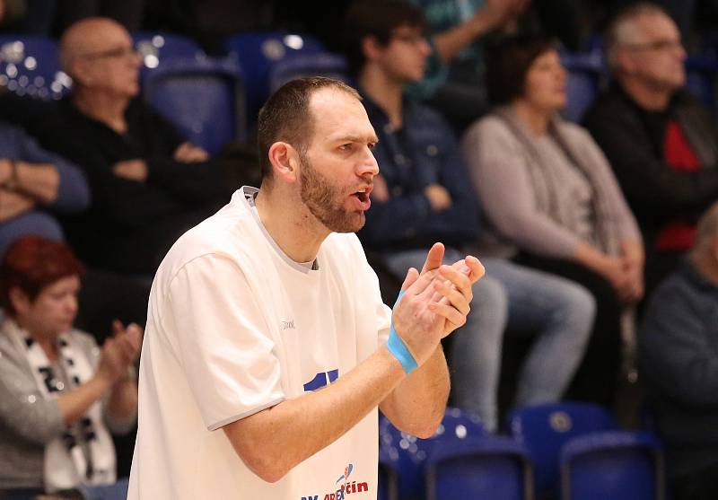 Basketbalový zápas mezi BK Děčín a Slunetou Ústí nad Labem