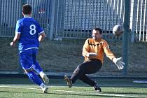 Junior Děčín (v modrém) doma prohrál s Českými Kopisty 2:3.