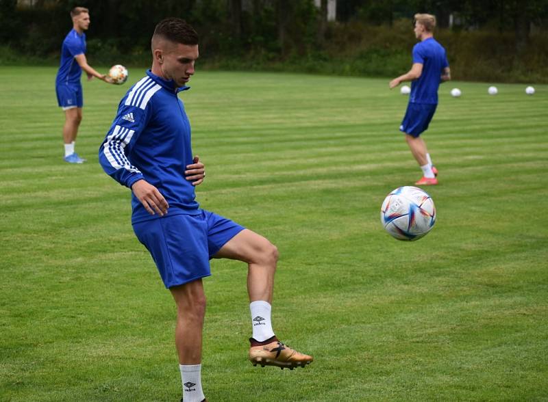 Fotbalisté Varnsdorfu zahájili letní přípravu na nový druholigový ročník. Jako trenér je vedl Miroslav Holeňák.