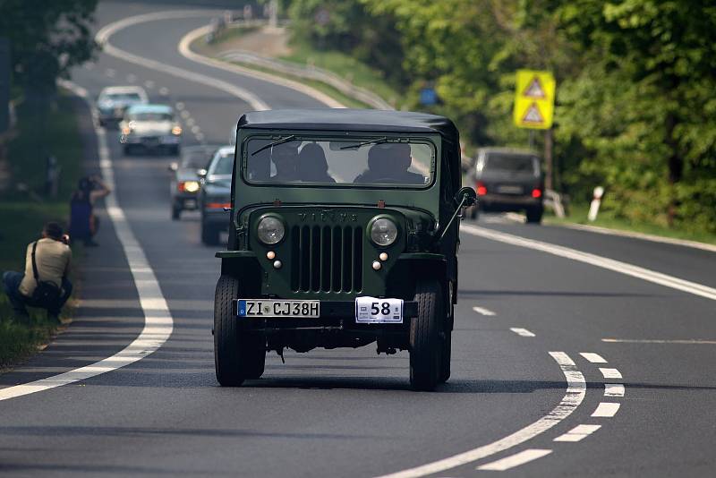 Na Šébru se konaly tradiční závody motoristických veteránů.