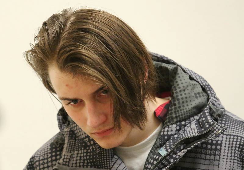 Děčín, Varnsdorf, vražda mladého kluka, okresní soud, vazba, dvacetiletý mladík čeká na u valení vazby za velikonoční vraždu ve Varsdorfu