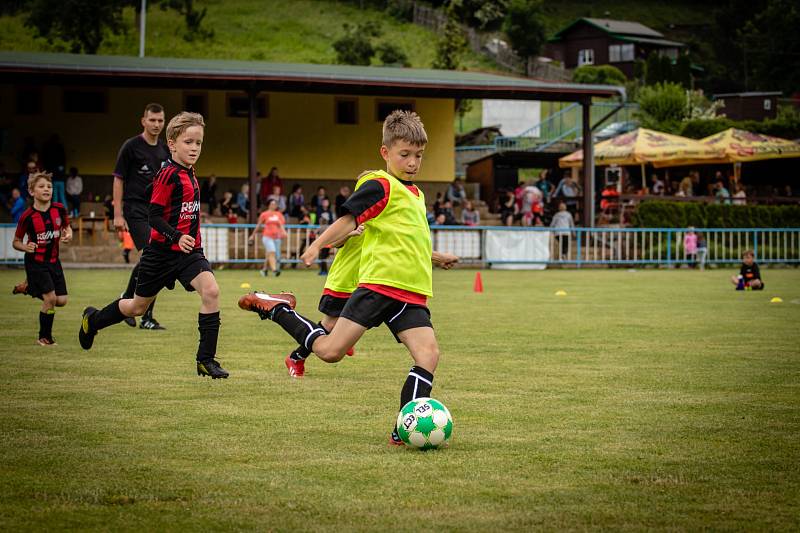 FINÁLE. Ti nejmenší fotbalisté bojovali v Březinách o titul okresního přeborníka.