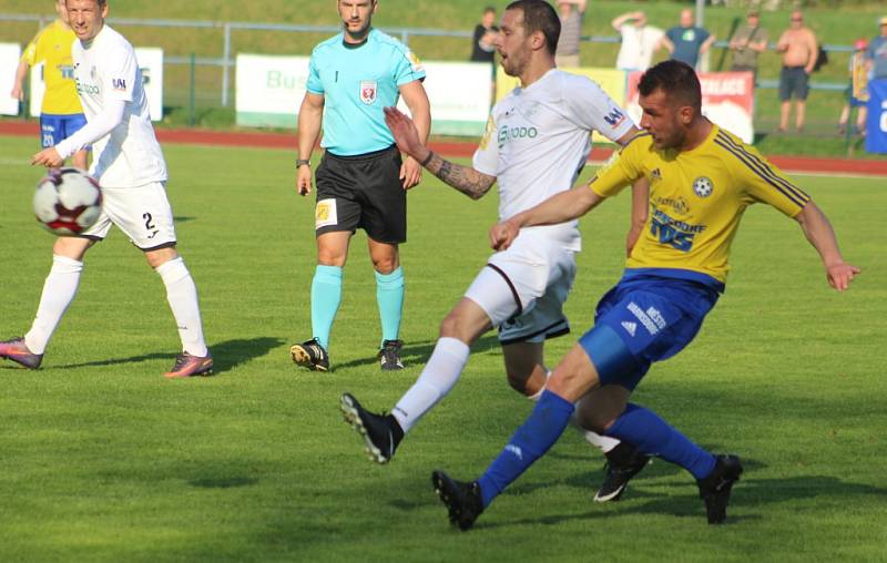 DERBY. Varnsdorf (ve žlutém) hostil v derby Ústí nad Labem.