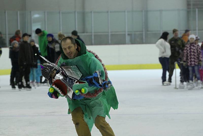 Karneval na zimním stadionu v Rumburku.