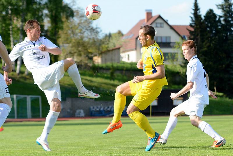 TŘI BODY JSOU DOMA. Varnsdorf (ve žlutém) porazil sestupující Most 3:1.