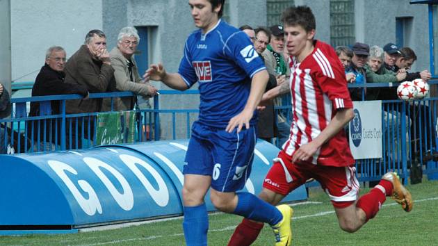 REMÍZA. Ve Vilémově branka nepadla, domácí (v modrém) remizovali s SK Zápy 0:0.