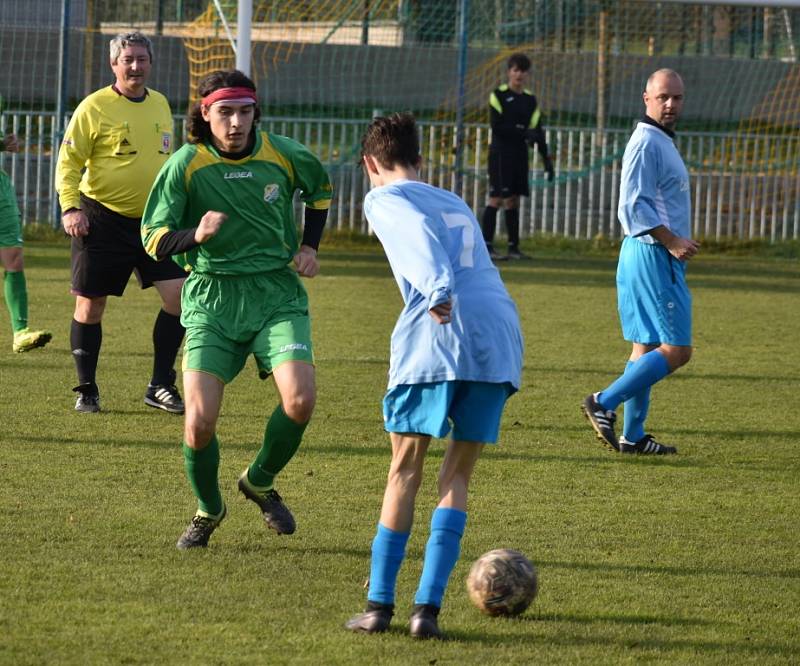 Malšovice B (zelené dresy) v rámci okresní soutěže doma porazily Českou Kamenici B 6:0.