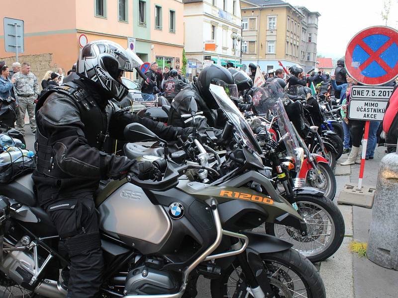 Motorkáři z několika evropských zemí projeli Děčínem.