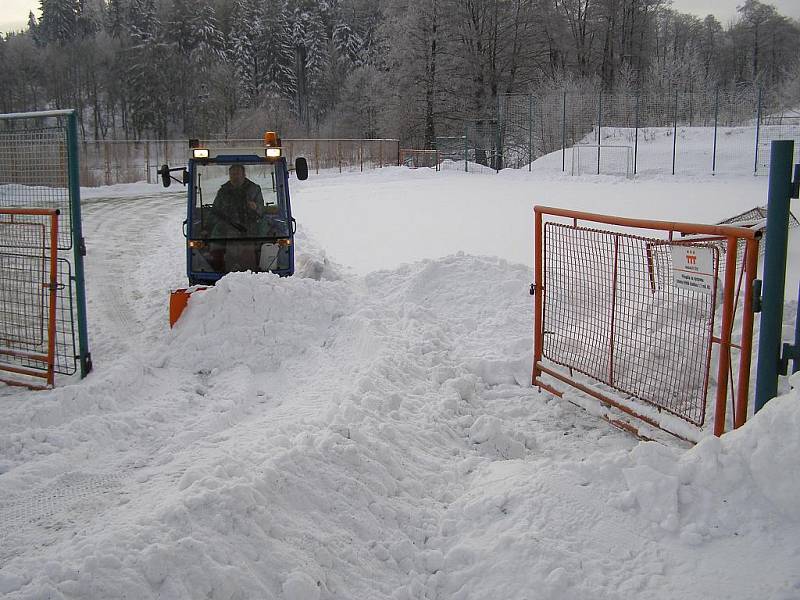 Děčínsko nápory sněhu a mrazivé počasí zatím zvládá bez velkých problémů.