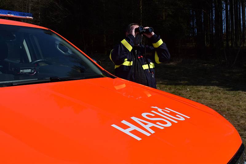 Přes hranice chodí na Šluknovsku lidé, v Dolné Poustevně je hlídají i hasiči.