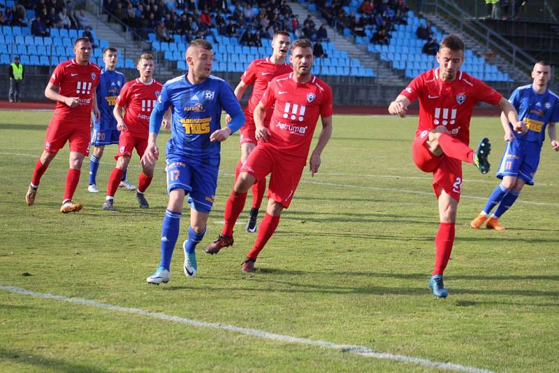 REMÍZA. Varnsdorf (v modrém) hrál s Vítkovicemi 0:0.