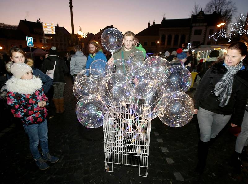 Po náměstí v Benešově nad Ploučnicí se proháněli čerti krampusáci