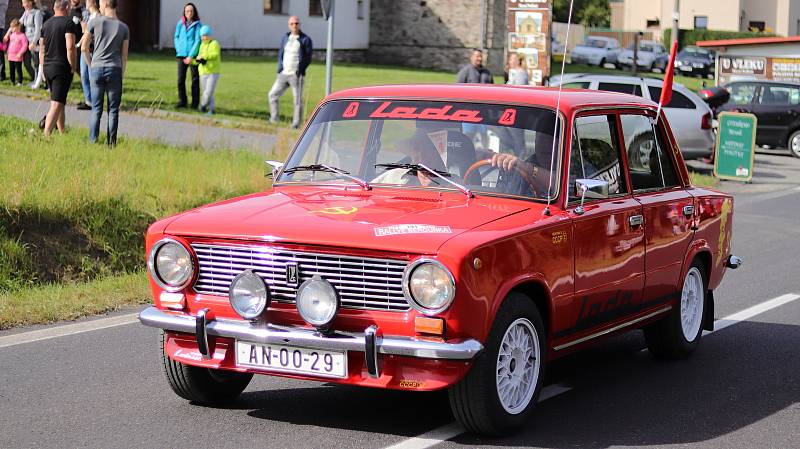 Sraz automobilových veteránů v Horním Podluží.