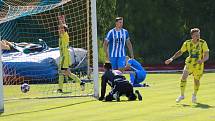 Důležitá výhra! Fotbalisté Varnsdorfu (ve žlutém) doma porazily poslední Vítkovice 3:1.