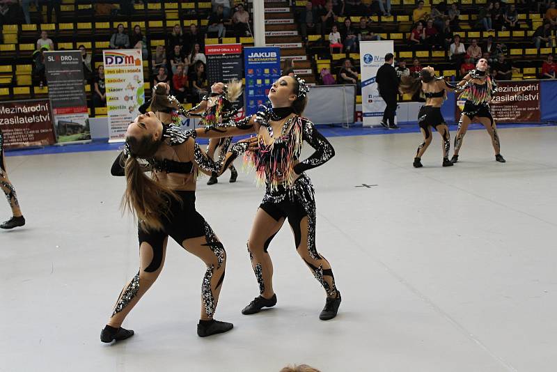 Na taneční soutěž Dance Děčín 2019 dorazily stovky malých tanečníků.