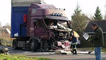 Na železničním přejezdu na trati z Rumburku do Šluknova se srazil kamion s osobním vlakem. 