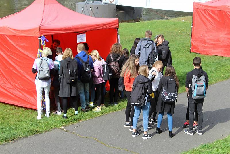 Oslavy 120 let děčínského gymnázia začaly v pátek Nemajálesem