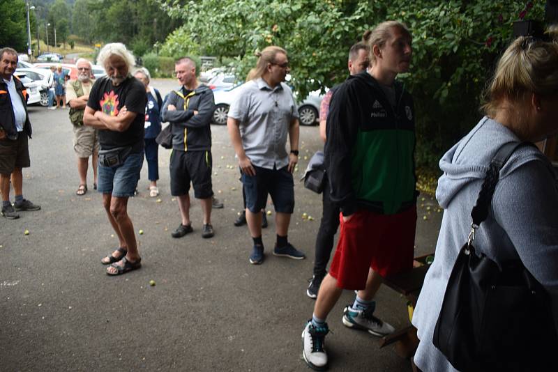 Lidé z Mezné se po téměř třech týdnech vrátili domů