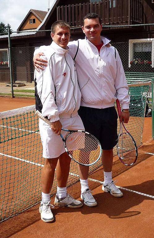Na tenisových dvorcích ve Varnsdorfu se o uplynulém víkendu konal populární 30.ročník Memoriál Jaroslava Malinovského ve dvouhrách a čtyřhrách.