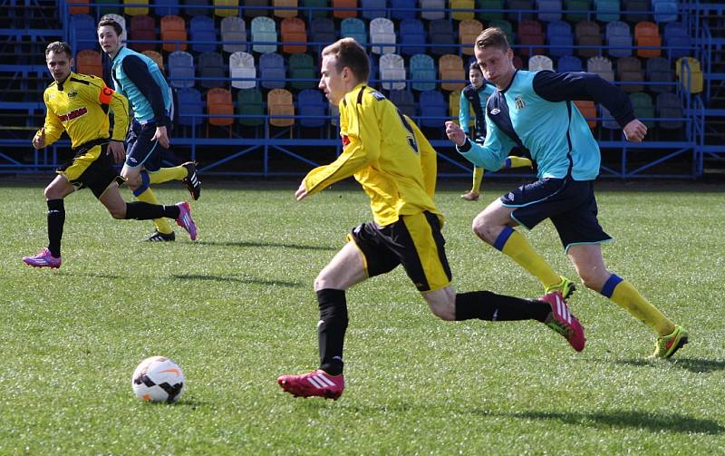 DĚČÍNSKÝ JUNIOR (žluté dresy) prohrál v Blšanech vysoko 1:9!