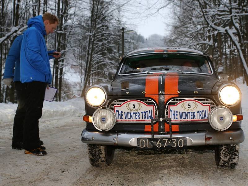 Zimní rallye veteránů projela přes Ústecký kraj.