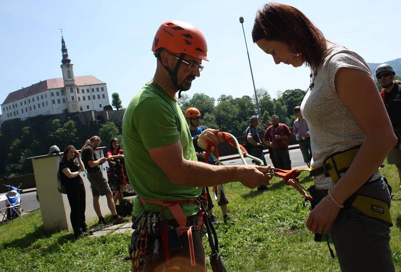 VIA FERRATA neboli Železná stezka vznikla v Děčíně na skále pod Pastýřskou stěnou. 