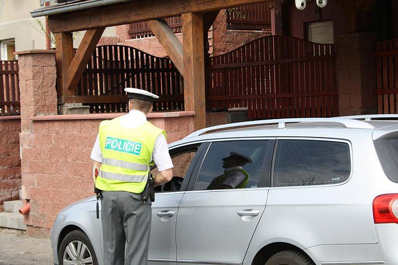 POLICISTÉ během pondělí hlídkovali a měřili na několika místech okresu: v Děčíně, Benešově nad Ploučnicí a Františkově nad Ploučnicí. 