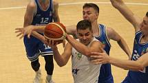 VYHOŘELI. Děčínští basketbalisté doma nestačili na USK Praha.