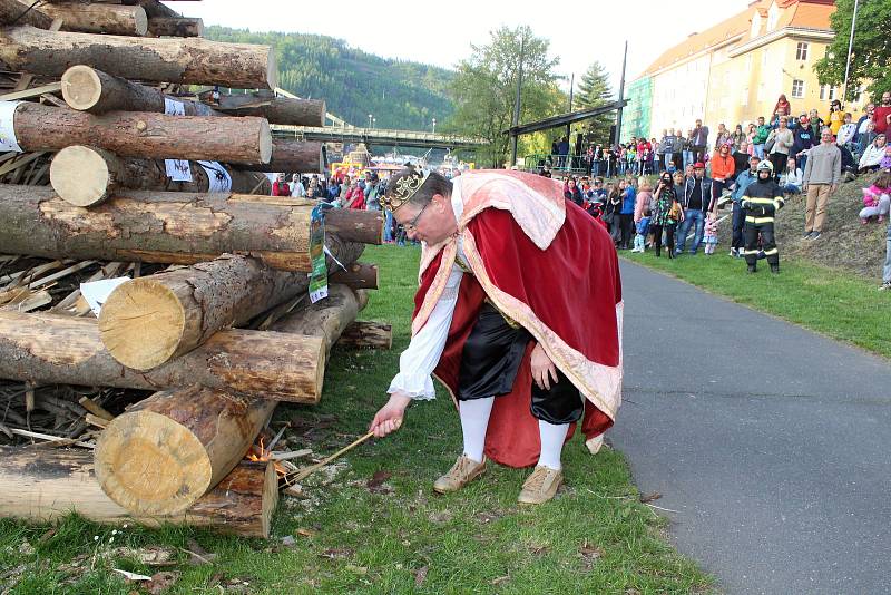 Pálení čarodějnic v Děčíně.