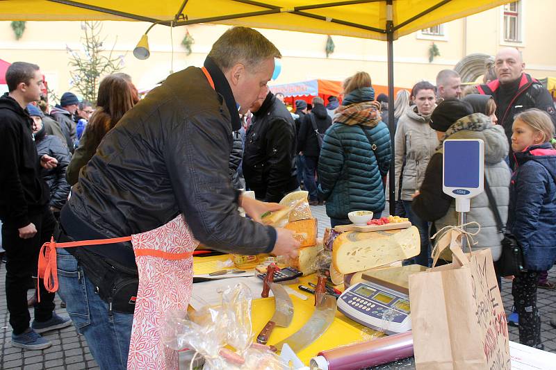 Na trhy mohli lidé vyrazit i o druhém adventním víkendu.